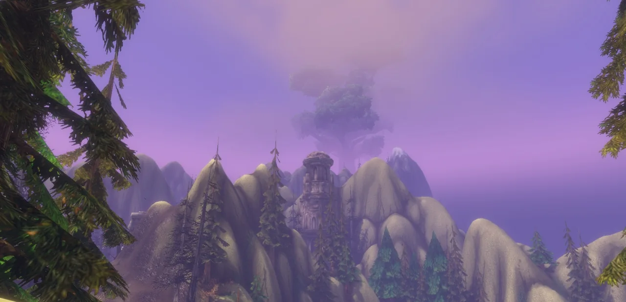 Hyjal-Kamm unter violettem Himmel, mit zerfallenen Steintürmen und der Silhouette eines riesigen Baums in der Ferne