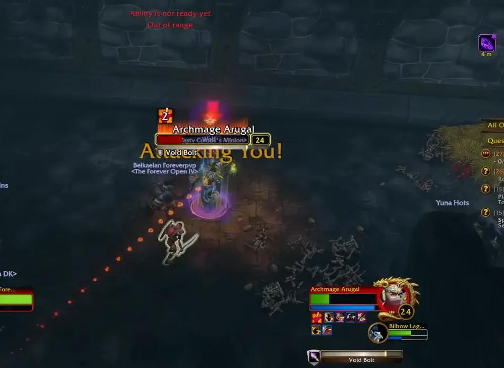 Archmage Arugal, Stufe 24 im Zielrahmen, wirkt Void Bolt auf eine Gruppe von Burg Shadowfang in seiner Kammer